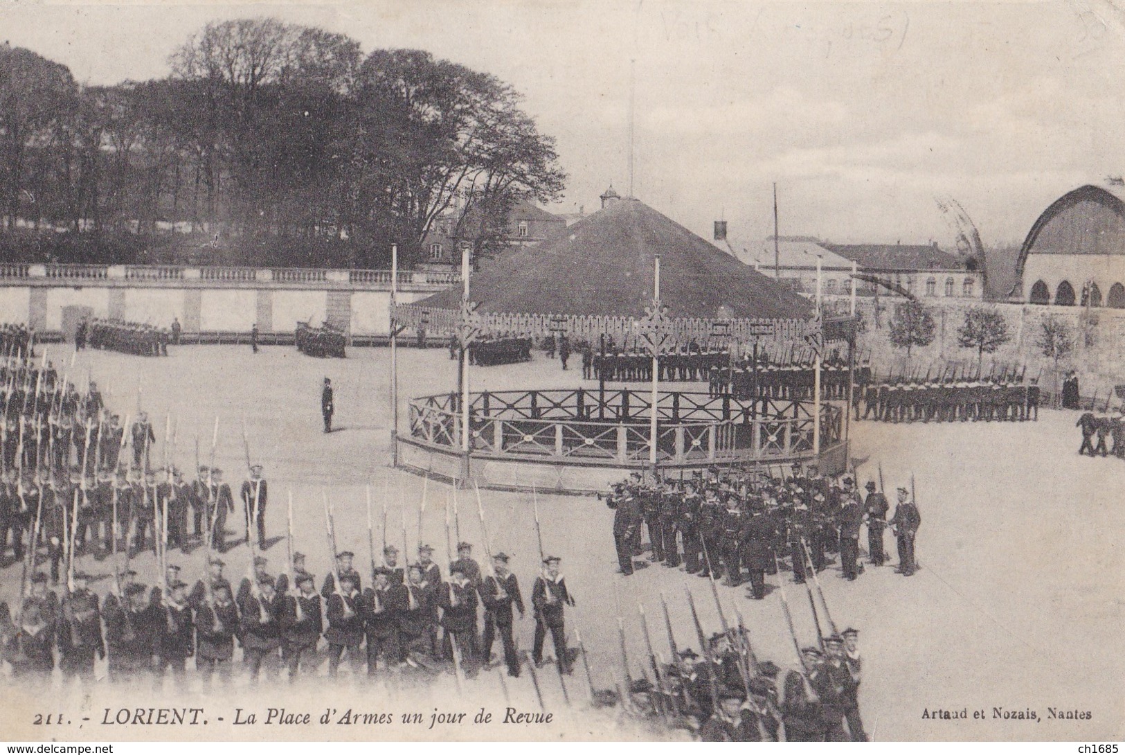 LORIENT (56) Revue Militaire . Défilé De La Marine . Kiosque - Lorient