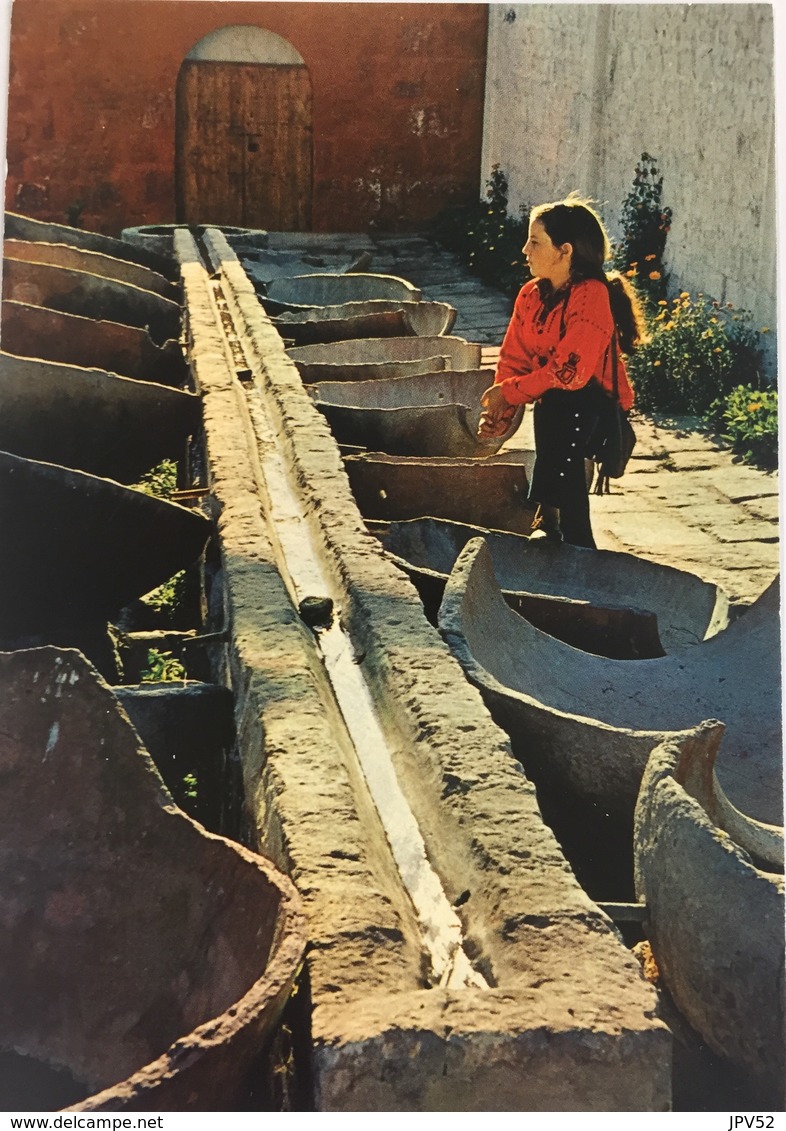(658) Peru - Arequipa - Monasterio De Santa Catalina - Laundry - Meisje Met Lang Haar. - Peru