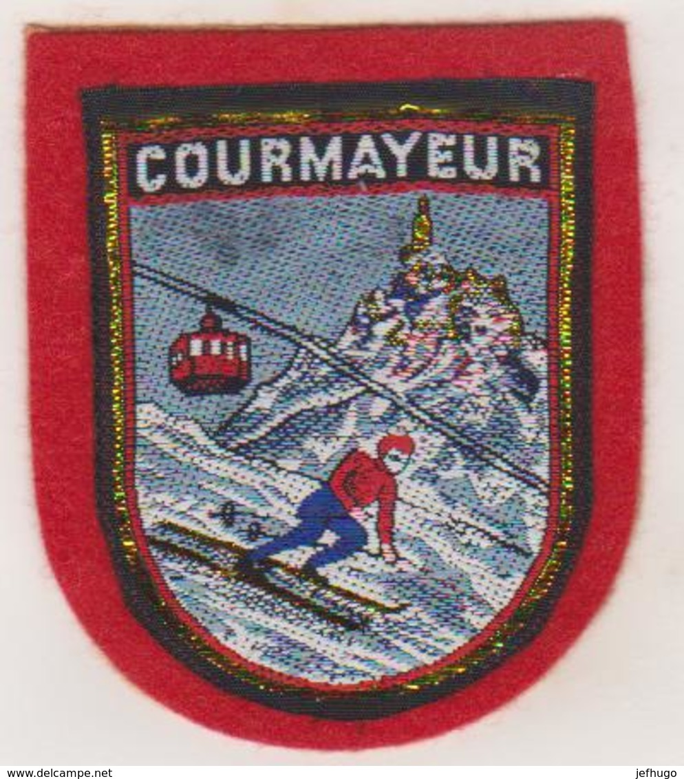 B - ECUSSON FEUTRE BRODE COURMAYEUR ITALIE SKIEUR - Patches