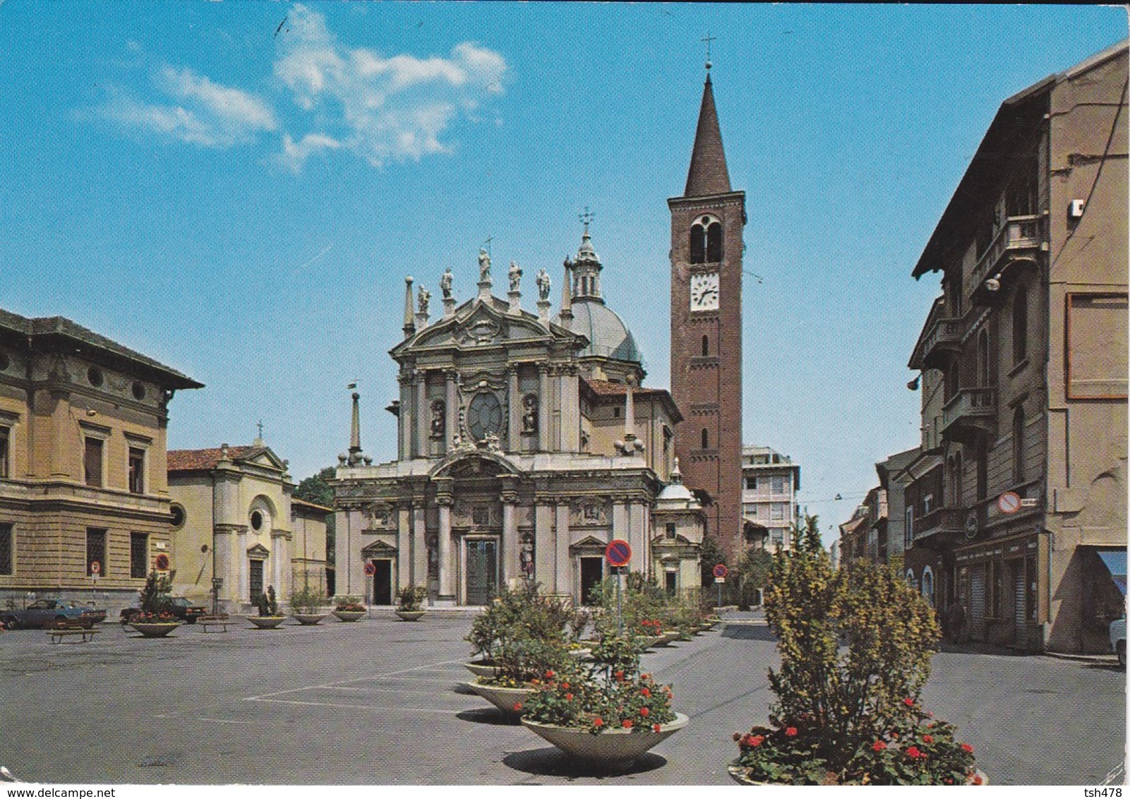 ITALIE---BUSTO ARSIZIO--piazza S. Giovanni--basilica Di S. Giovanni E Battistero--voir 2 Scans - Busto Arsizio