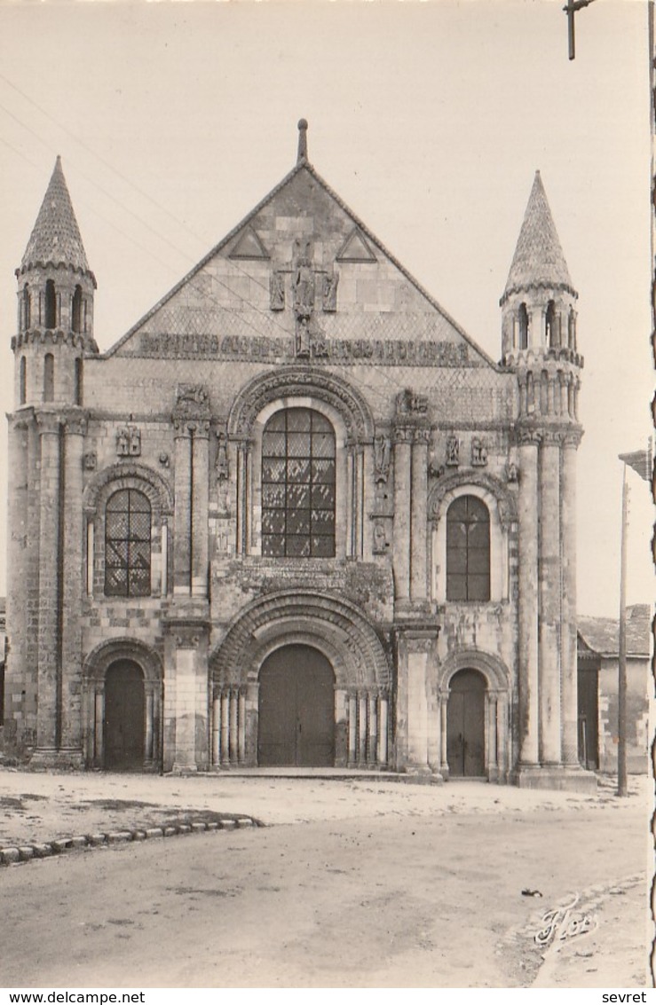 SAINT-JOUIN DE MARNES. - Eglise Abbatiale ( XIè - XIIè Siècle ). La Façade - Saint Jouin De Marnes