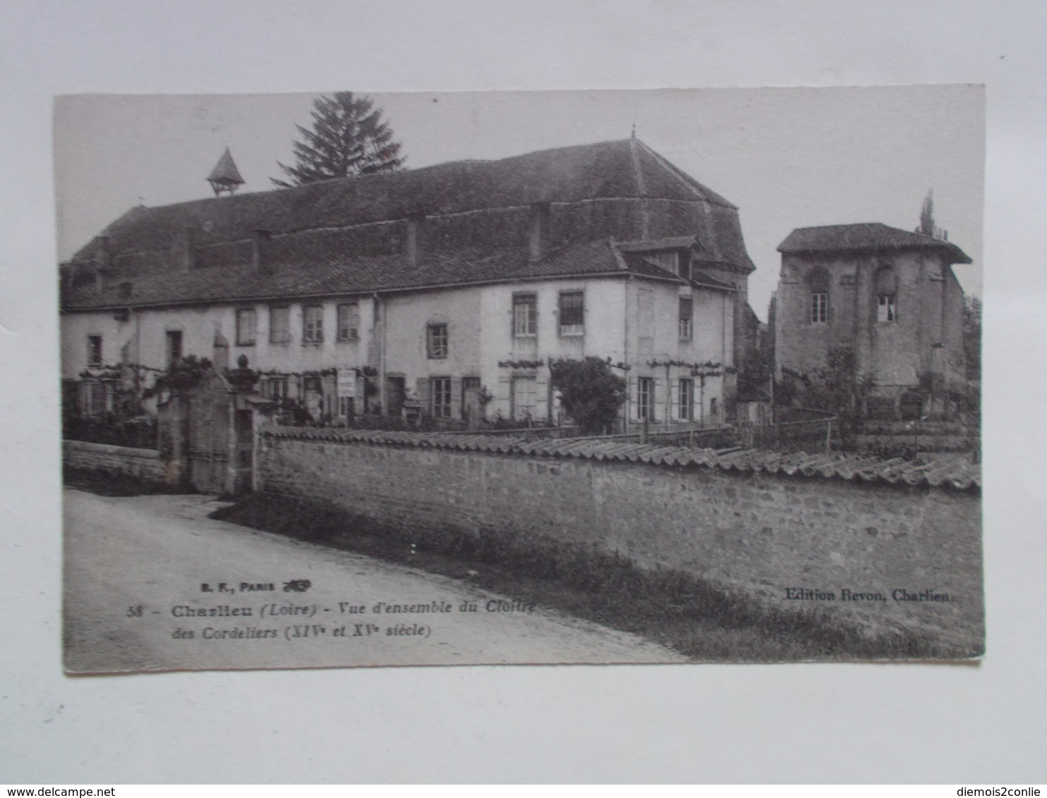 Carte Postale - CHARLIEU (42) - Vue D'ensemble Du Cloître Des Cordeliers (3007) - Charlieu