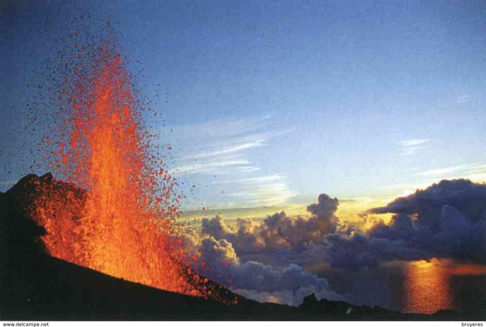 PAP De 2009 Avec Timbre "Le Cirque De Mafate La Réunion" Et Illust. "Piton De La Fournaise" - Volcanos