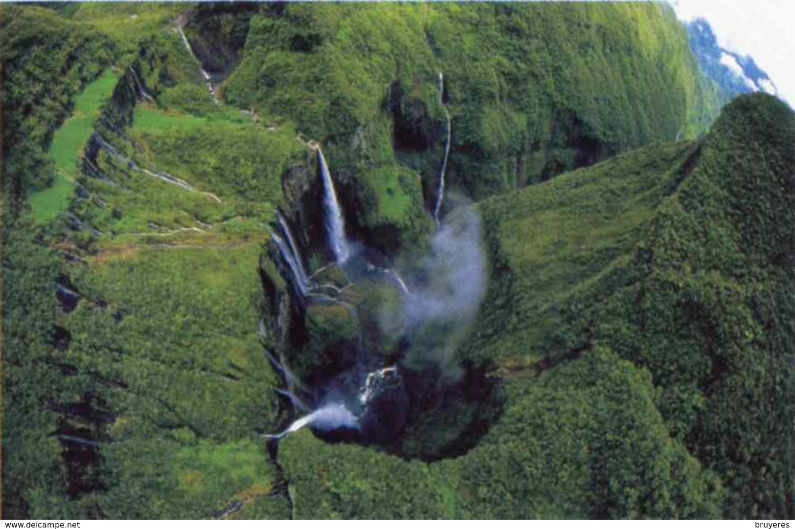 PAP De 2009 Avec Timbre "Le Cirque De Mafate La Réunion" Et Illust. "Trou De Fer" - Volcanos