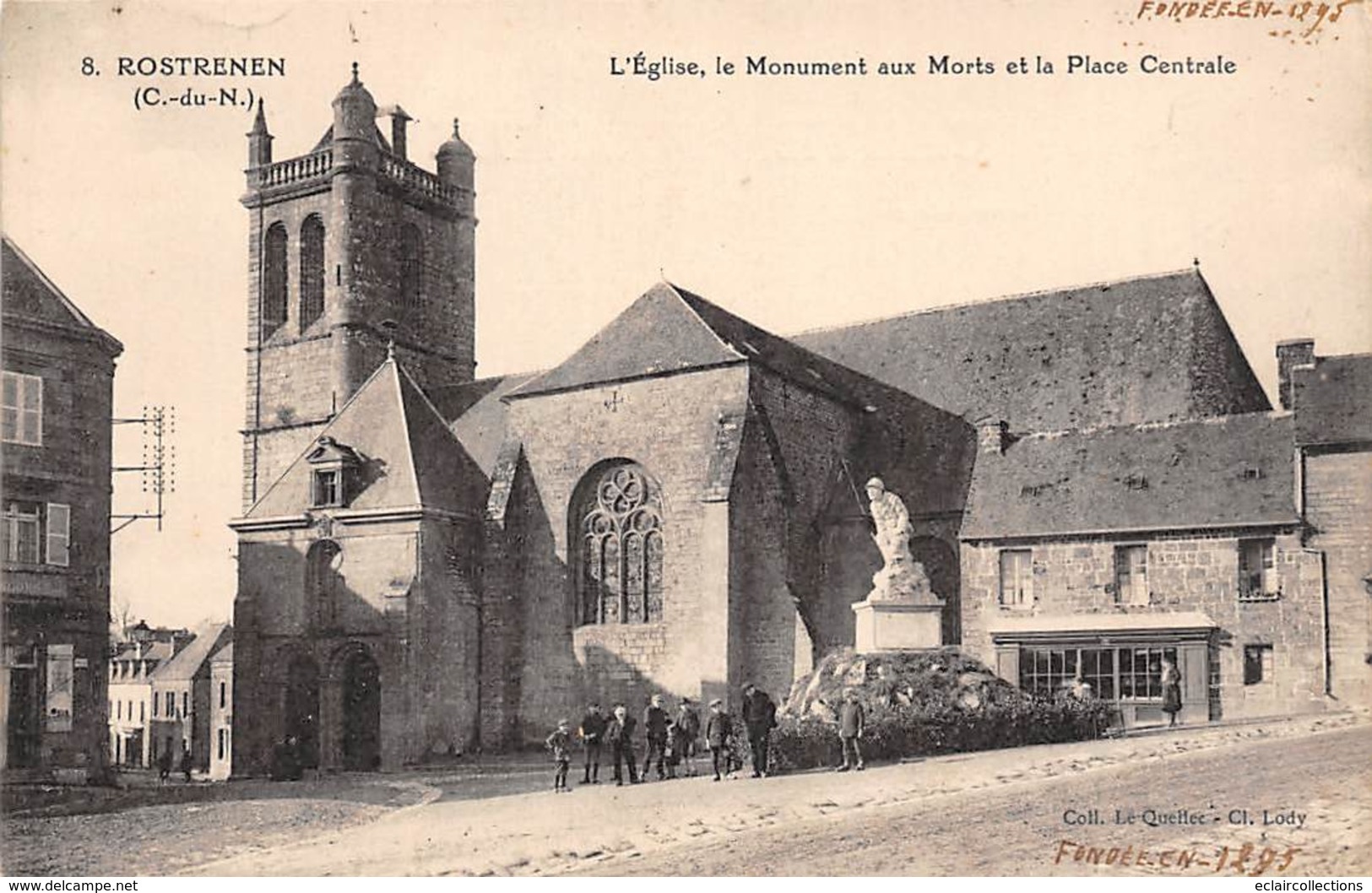 Rostrenen         22       Eglise, Monument Aux Morts Et Place Centrale            (voir Scan) - Autres & Non Classés