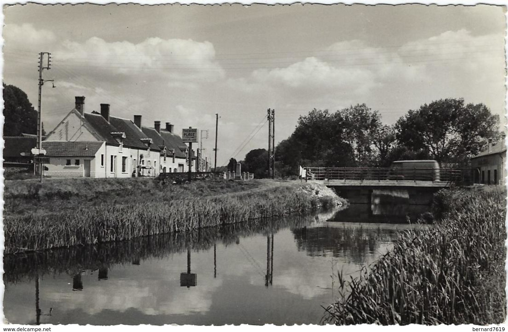 18  Thenioux L'entree Du Pays Le Canal Du Berry - Autres & Non Classés