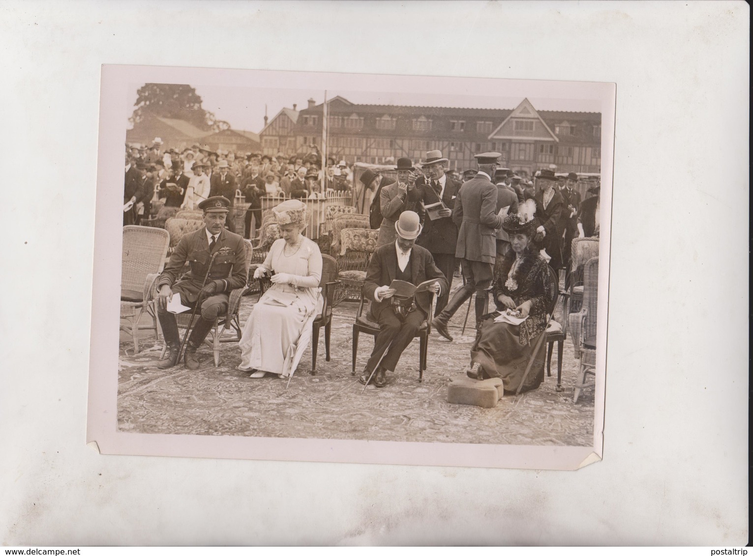 THE KING AT AERIAL PAGEANT HENDON QUEEN AND QUEEN ALEXANDRA  20*15CM Fonds Victor FORBIN 1864-1947 - Personalidades Famosas