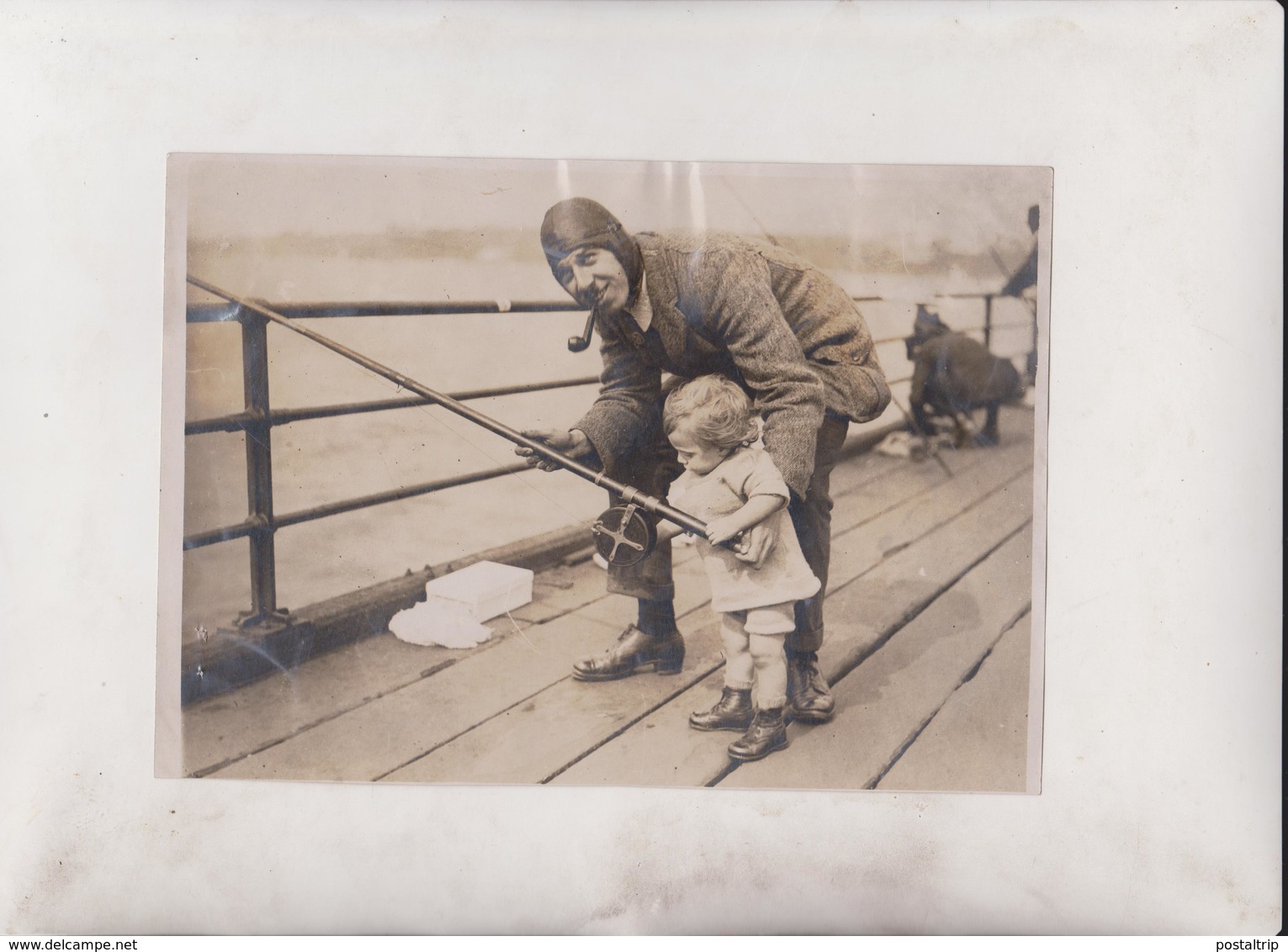 HELPING DAD SOUTHEND  SEA ANGLERS  FISHING COMPETITION  20*15CM Fonds Victor FORBIN 1864-1947 - Ohne Zuordnung