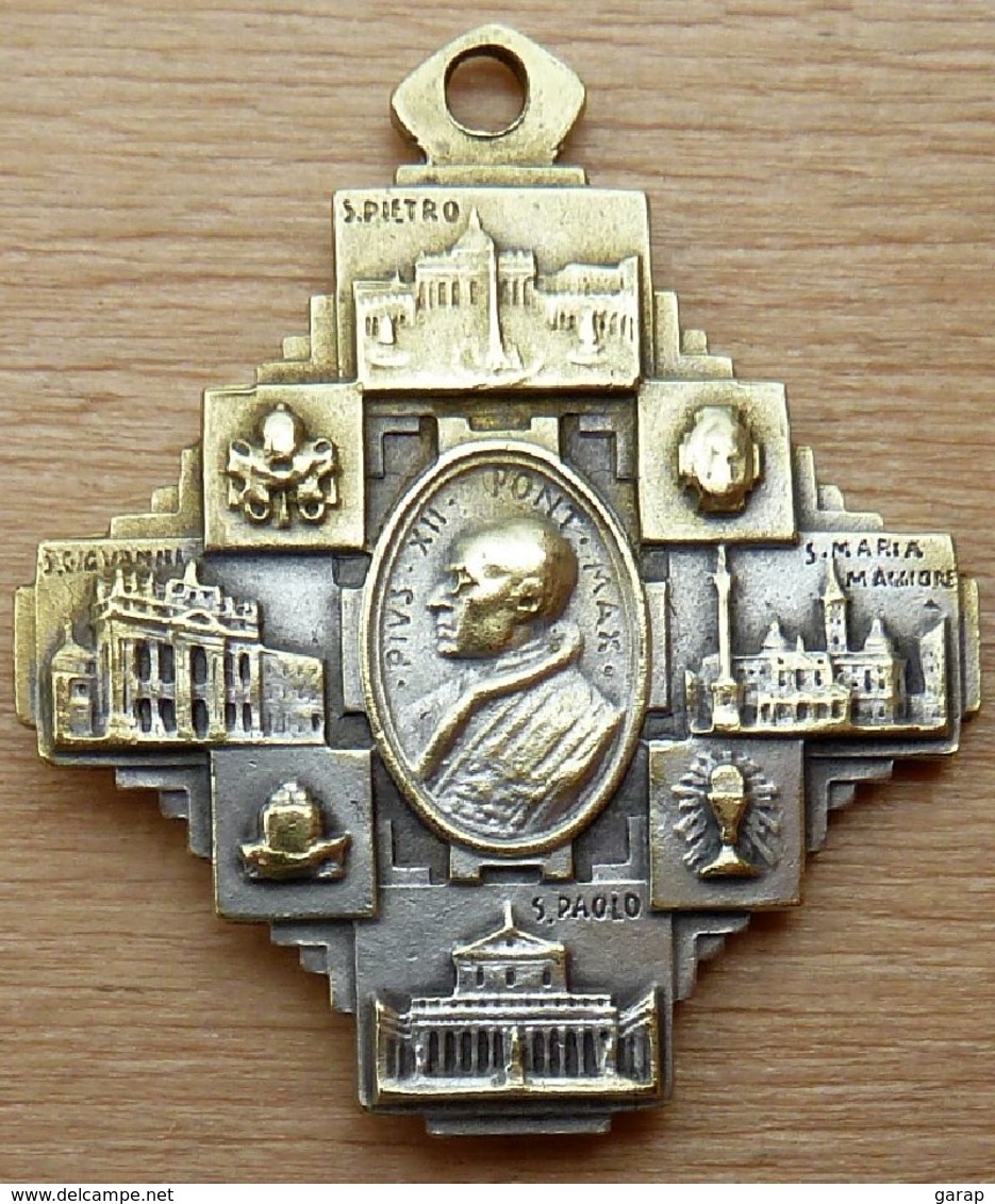 Mad-213 Médaille Ancienne Forme Croix Pius XII, Au Dos St Pétrus Et St Paulus - Autres & Non Classés