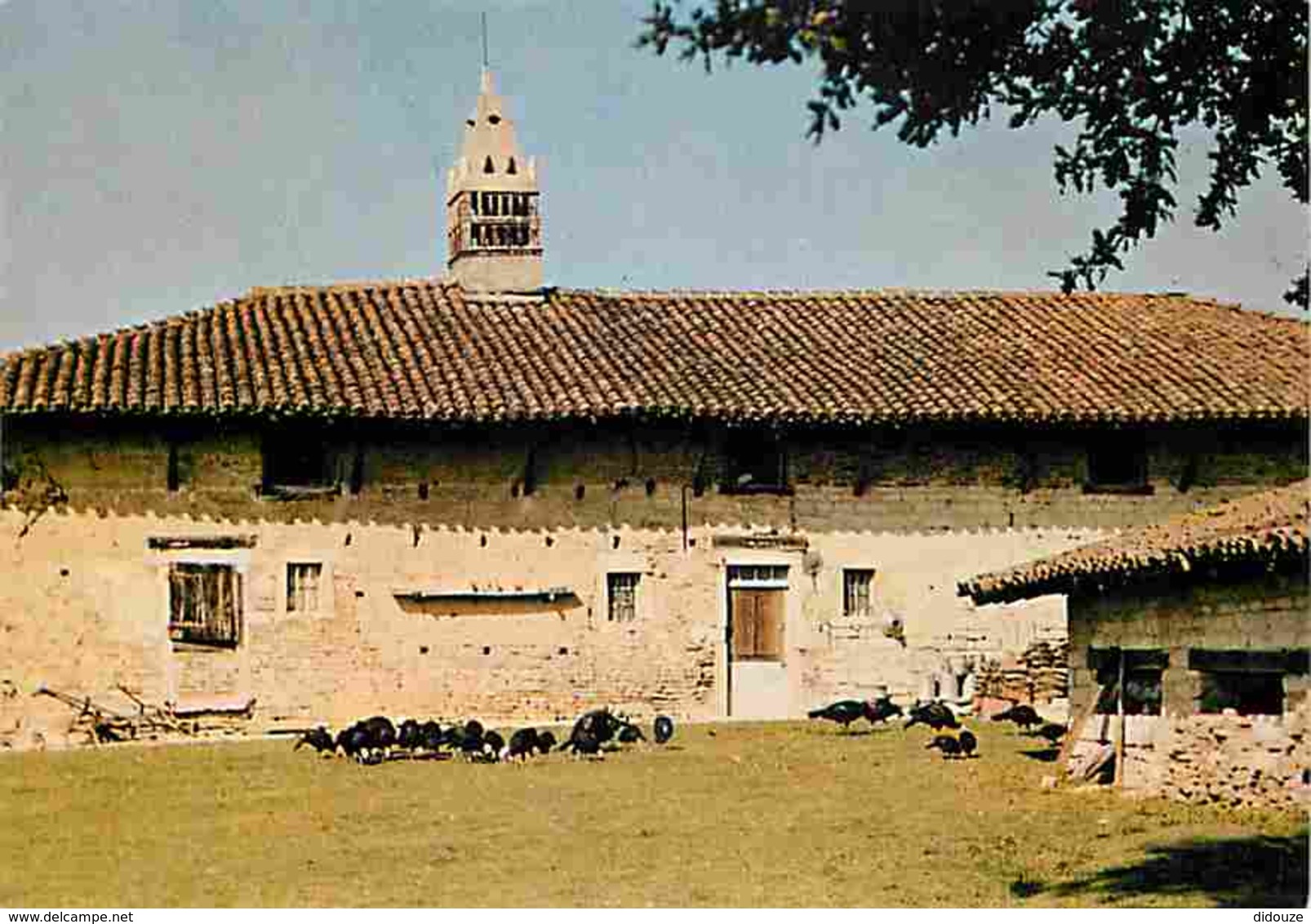 01 - Saint Trivier De Courtes - Cheminée Sarrasine De Grandval - Volaille - Voir Scans Recto-Verso - Non Classés