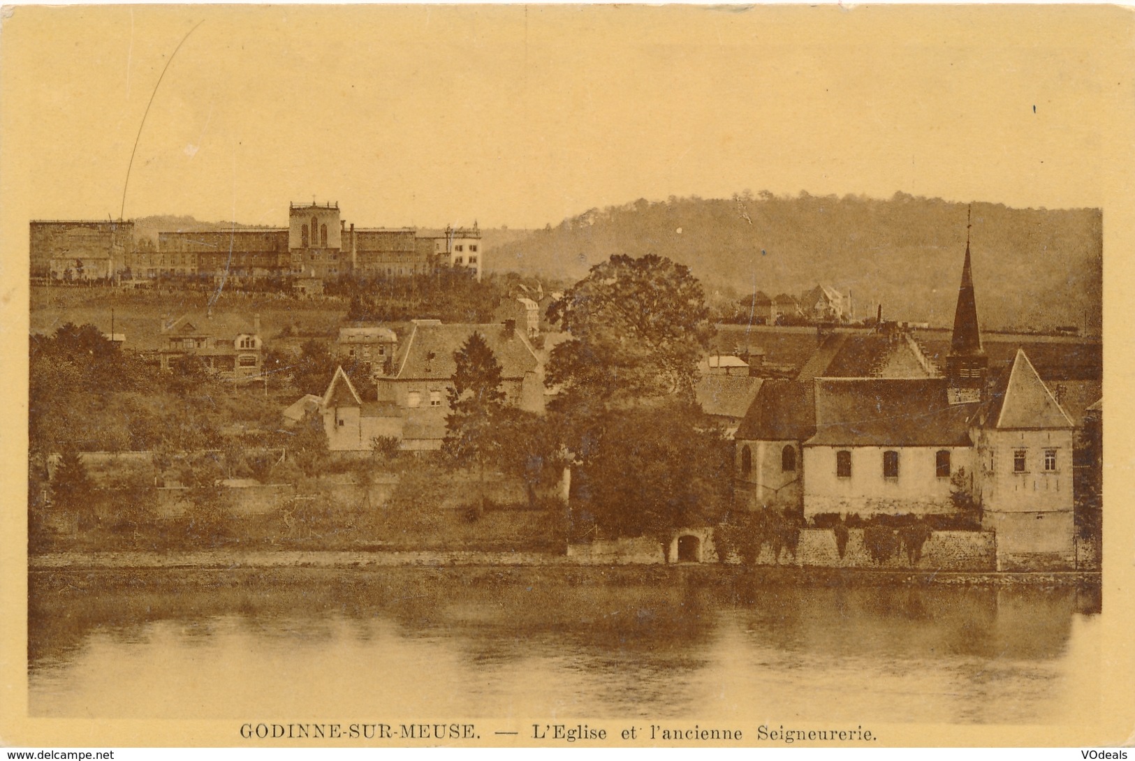 CPA - Belgique - Godinne-sur-Meuse - L'Eglise Et L'ancienne Seigneurerie - Yvoir