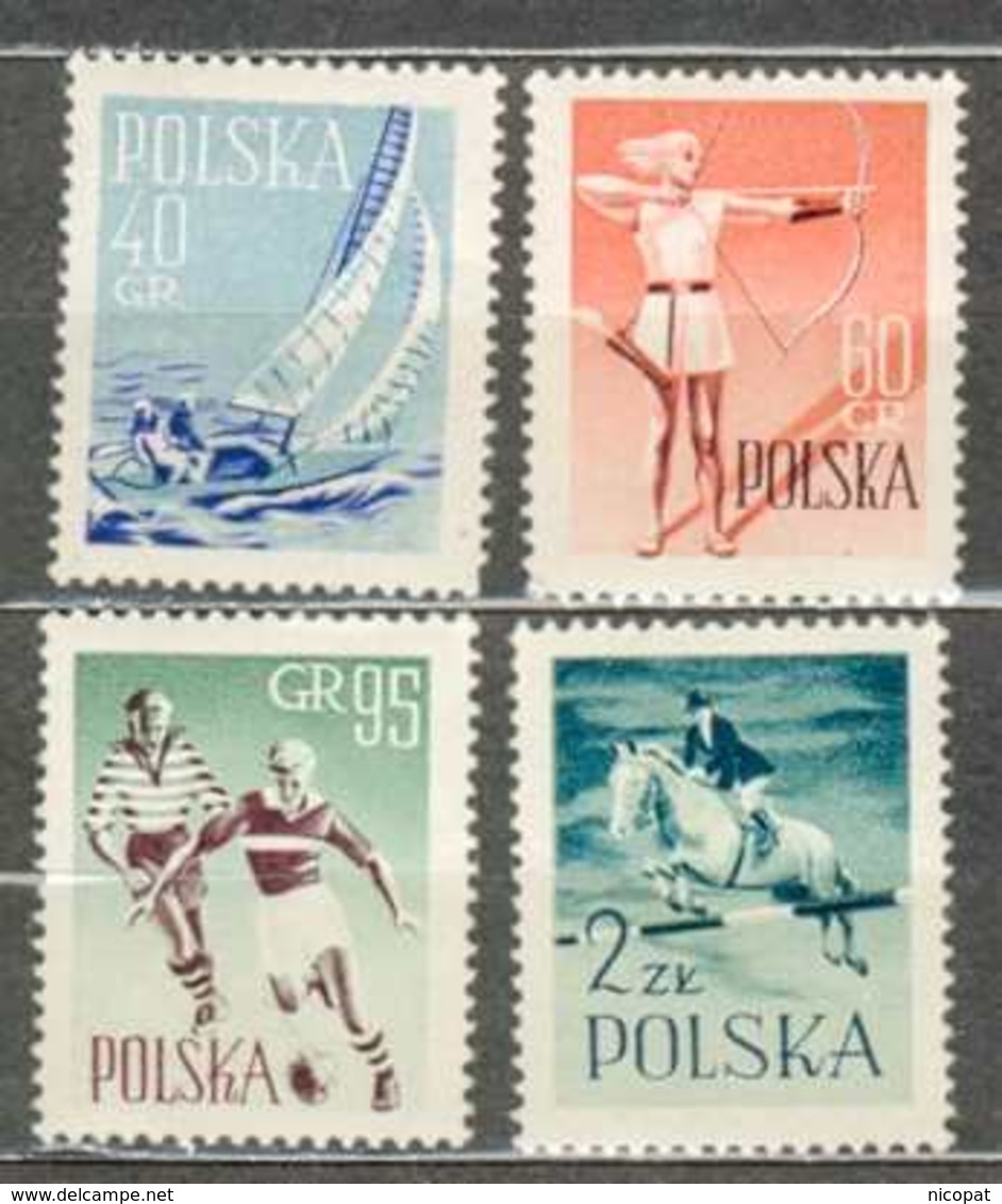 POLAND MNH ** 952-955 SERIE SPORTIVE. YACHTING. TIR à L'ARC. FOOTBALL. EQUITATION. CHEVAL - Neufs