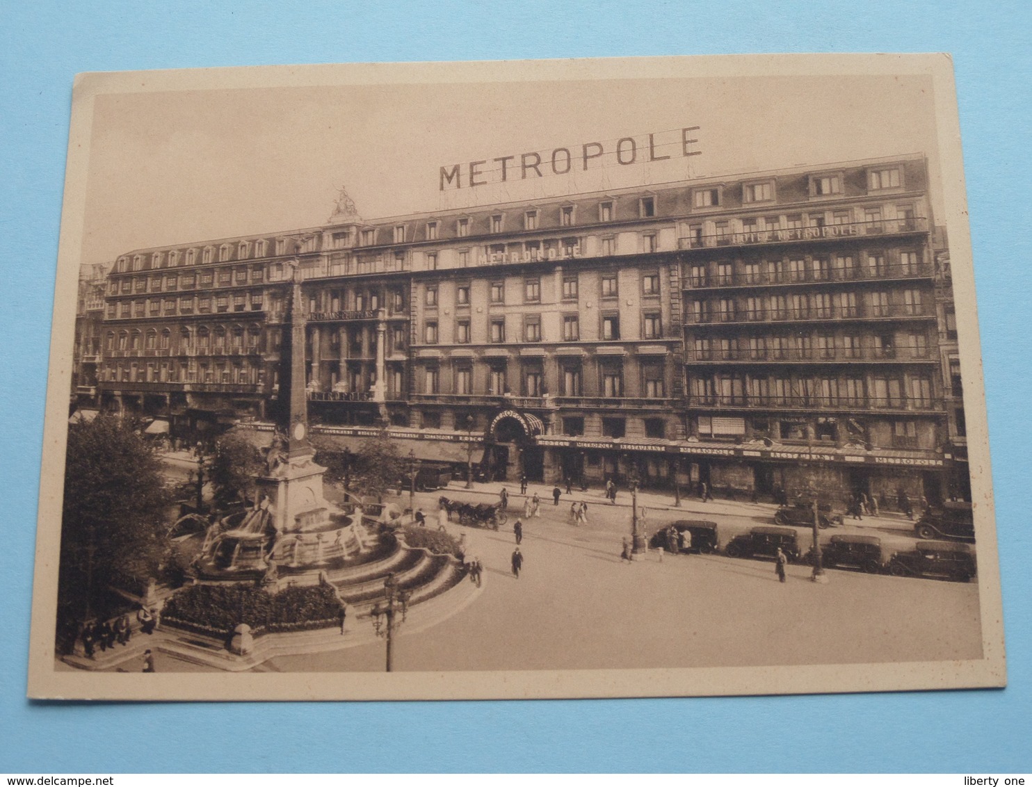 Hôtel Métropole Et La Place De Brouckère ( Thill ) Anno 19?? ( Voir / Zie Photo ) ! - Cafés, Hôtels, Restaurants