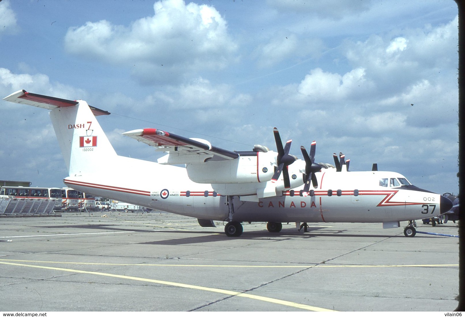 CANADIAN AIR FORCE  DASH 7   132002/    DIAPOSITIVE KODAK ORIGINAL - Dias