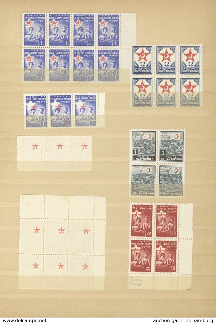 Türkei - Zwangszuschlagsmarken Für Den Roten Halbmond: 1916/58, Comprehensive Collection/accumulatio - Timbres De Bienfaisance