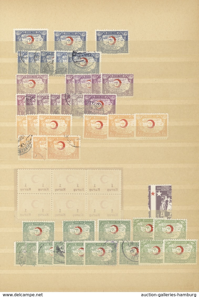 Türkei - Zwangszuschlagsmarken Für Den Roten Halbmond: 1916/58, Comprehensive Collection/accumulatio - Timbres De Bienfaisance