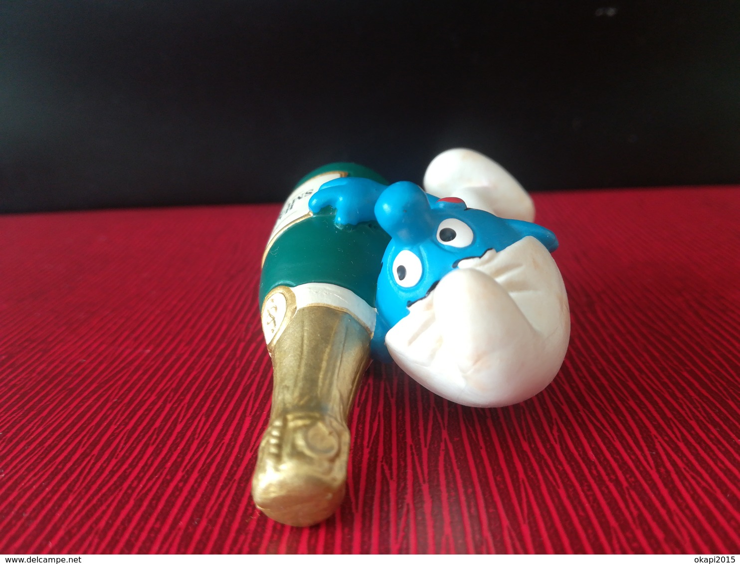 FIGURINE SCHTROUMPF QUI SOUHAITE UN "HAPPY SMURFDAY" PEYO MADE IN GERMANY OBJET DÉRIVÉ BANDE DESSINÉE