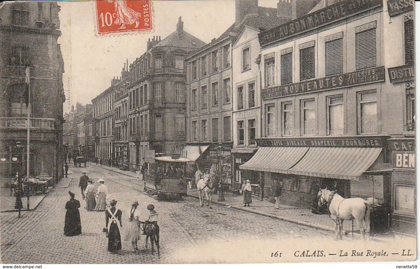 CALAIS - La Rue Royale + " AU BON MARCHE " + Animation + Tramway à Cheval - Calais