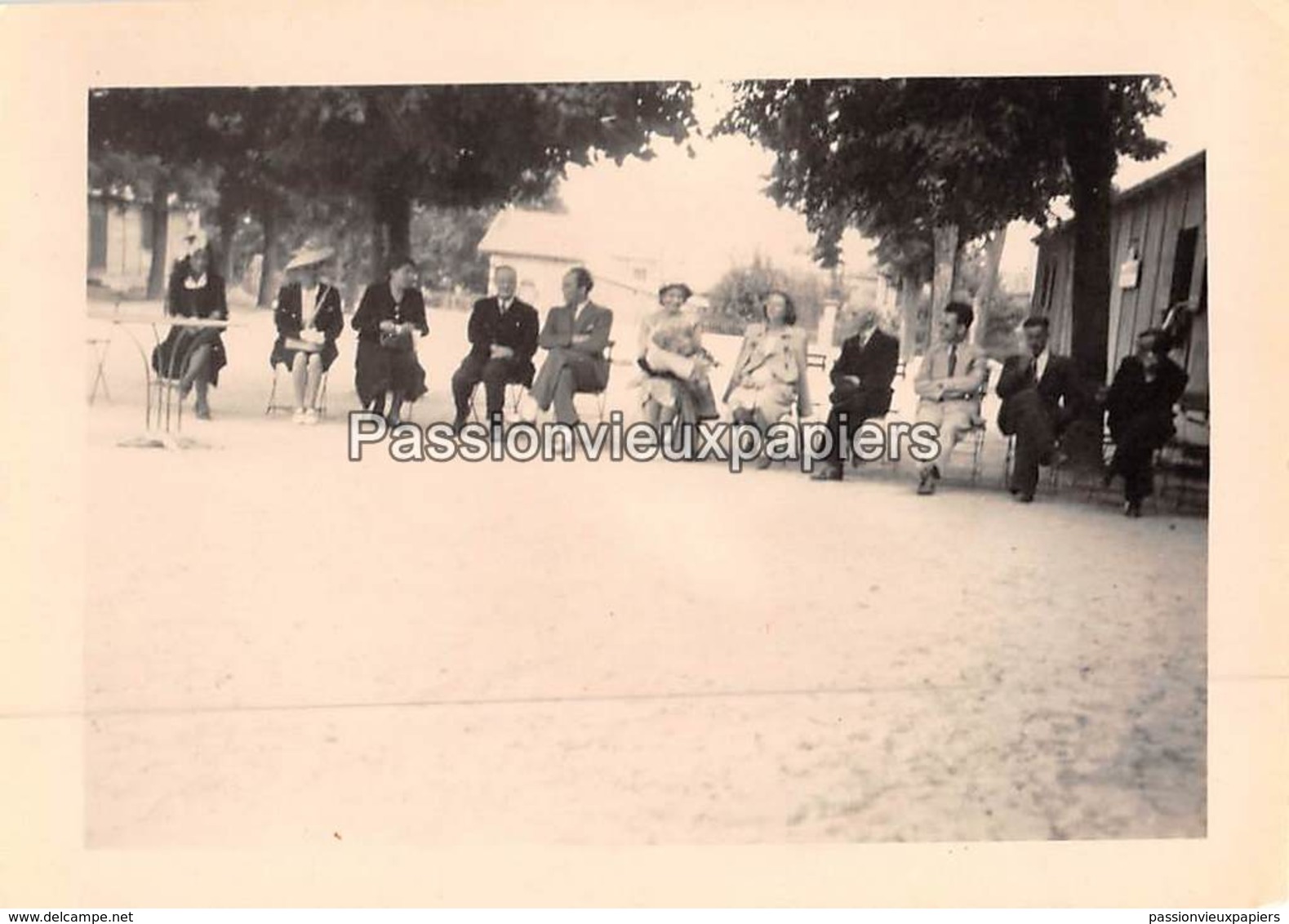 Petite PHOTO   ROYAN ECOLE JULES FERRY 1947 RECEPTION DE Mme COMBS - 3 BATIMENT PROVISOIRE - Royan