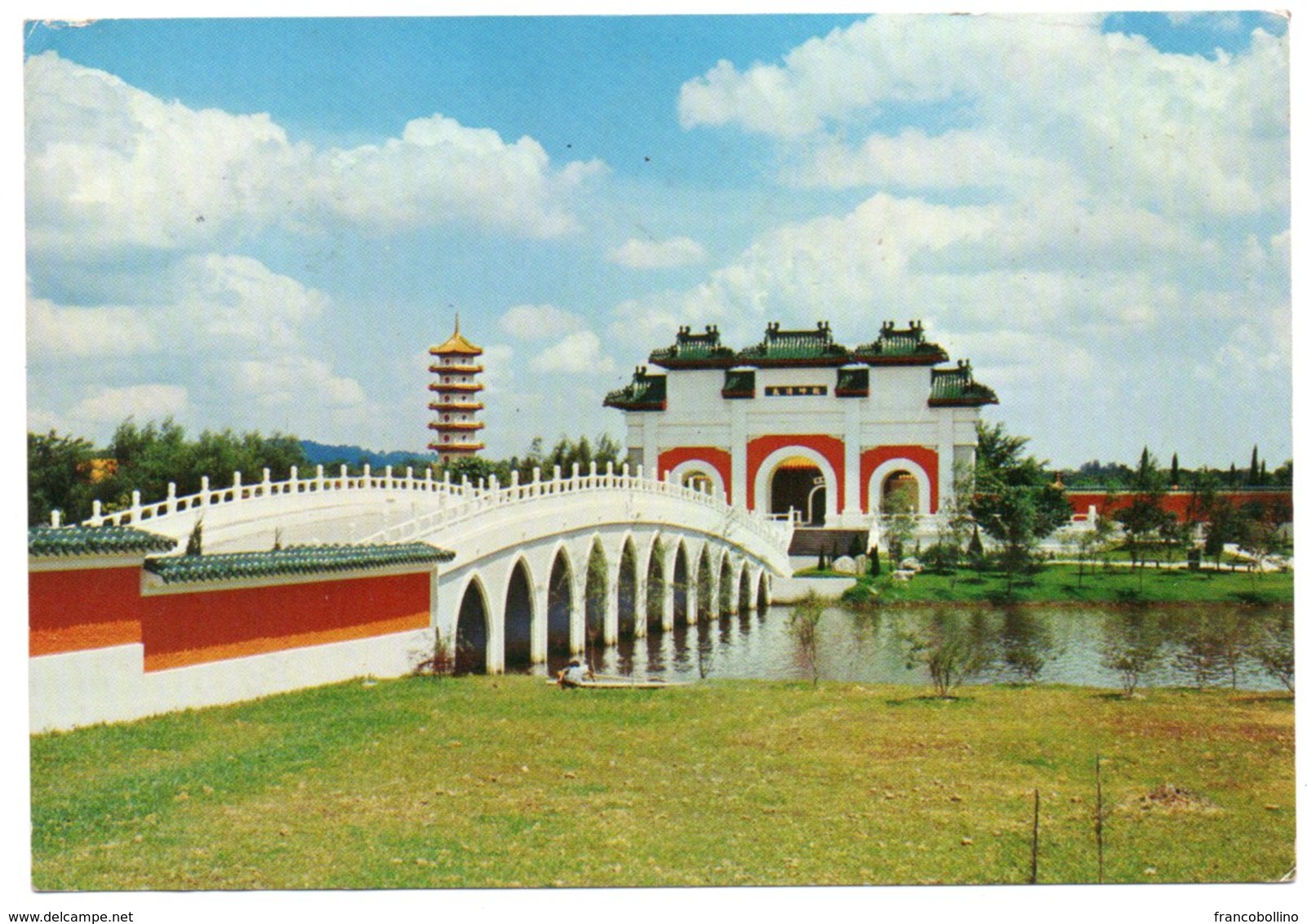 SINGAPORE - THE CHINESE GARDEN IN JURONG TOWN - Singapore