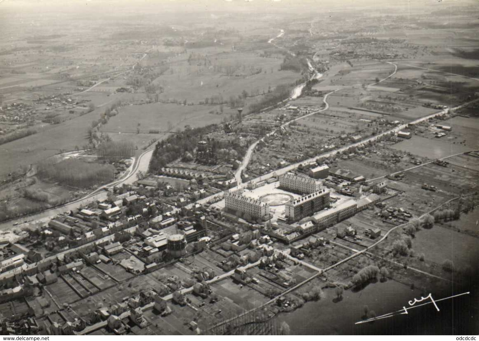 CPSM Grand Format MONTARGIS L'E.A.T. (Ecole D'Application Des Transmissions ) Vue Aérienne RV - Montargis