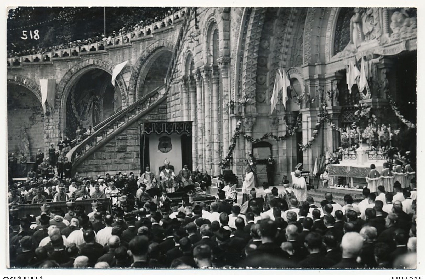 CPA Photo - LOURDES (Hautes Pyrénées) - La Messe De 10h - L'Autel Devant Le Rosaire - 16/7/1933 - Lourdes