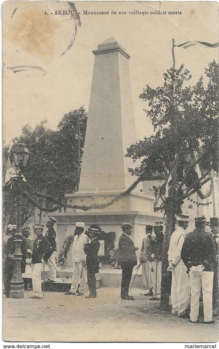 ALGERIE  - AKBOU - MONUMENT DE NOS VAILLANTS  SOLDATS MORTS -Nombreux Hommes élégants - Other & Unclassified