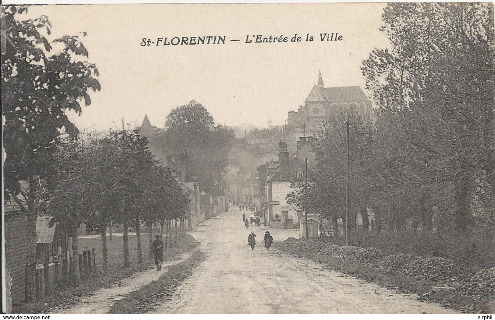 Carte Postale Ancienne De Saint Florentin L'entrée De La Ville - Saint Florentin