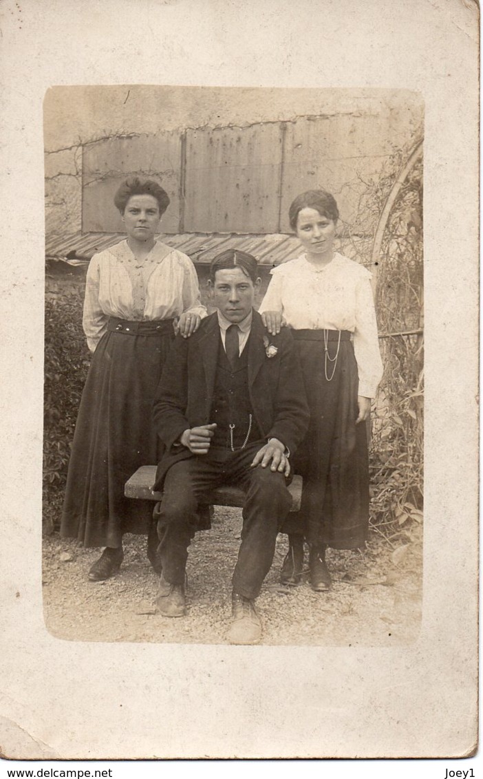 Photo Carte Début 20ème,2 Jeunes Femmes Et Un Homme. - Anonyme Personen