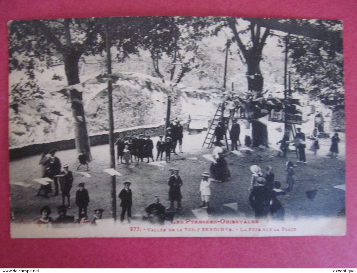 Carte Postale Fête Sur La Place De Serdinya Pyrénées Orientales - Autres & Non Classés