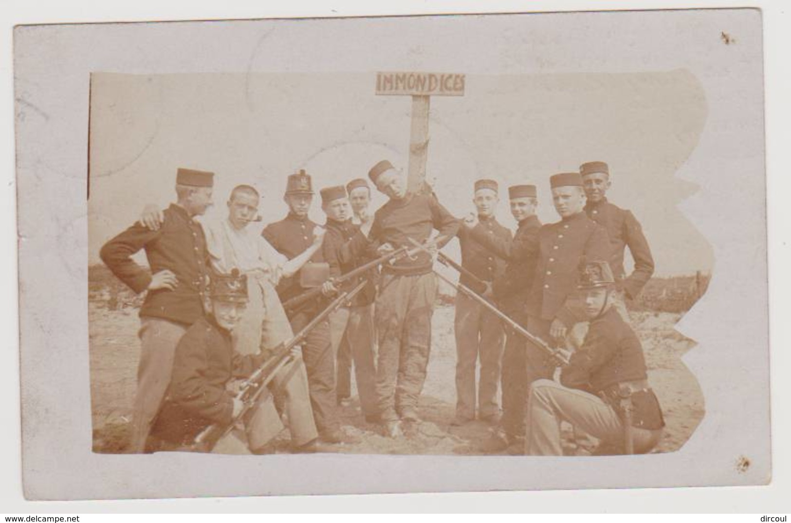 41372 -  Militaria -  Bourg-Léopold  Militaires  Avec Armes - Personaggi