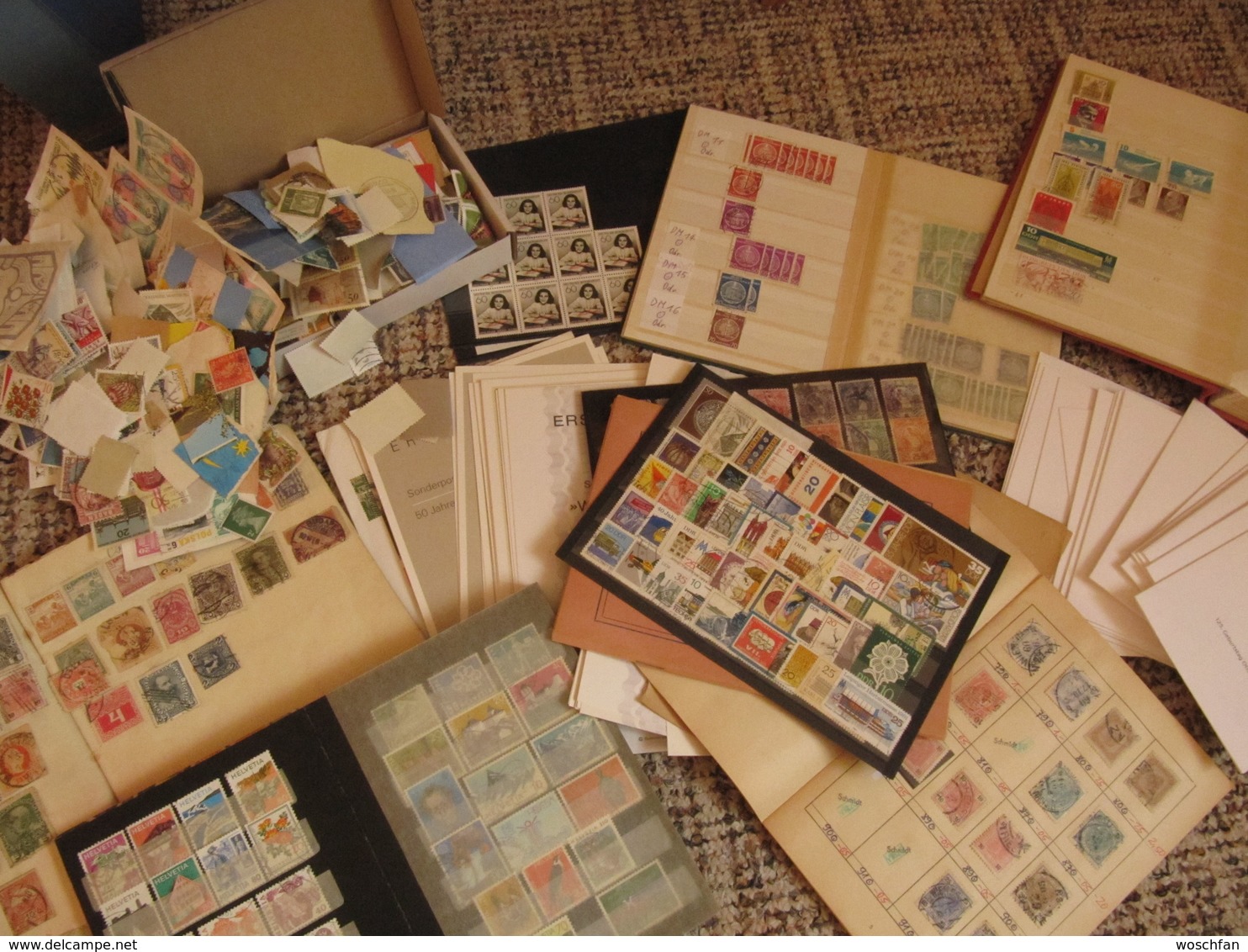 Packet With Albums, Packs, Books, Kiloware, Mostly Old Germany And Europe (e.g. Old Austria) - Vrac (min 1000 Timbres)