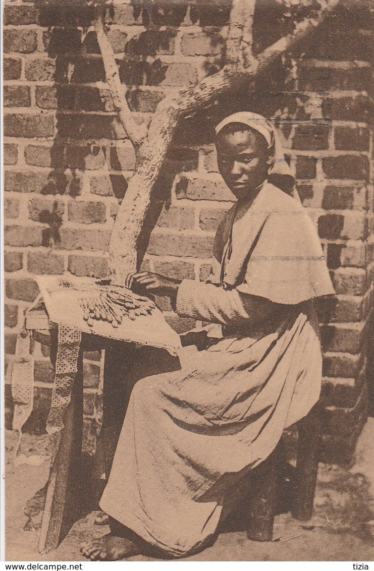 Soeur Indigène Fabricant La Dentelle (Haut Gongo)  Scan - Belgian Congo