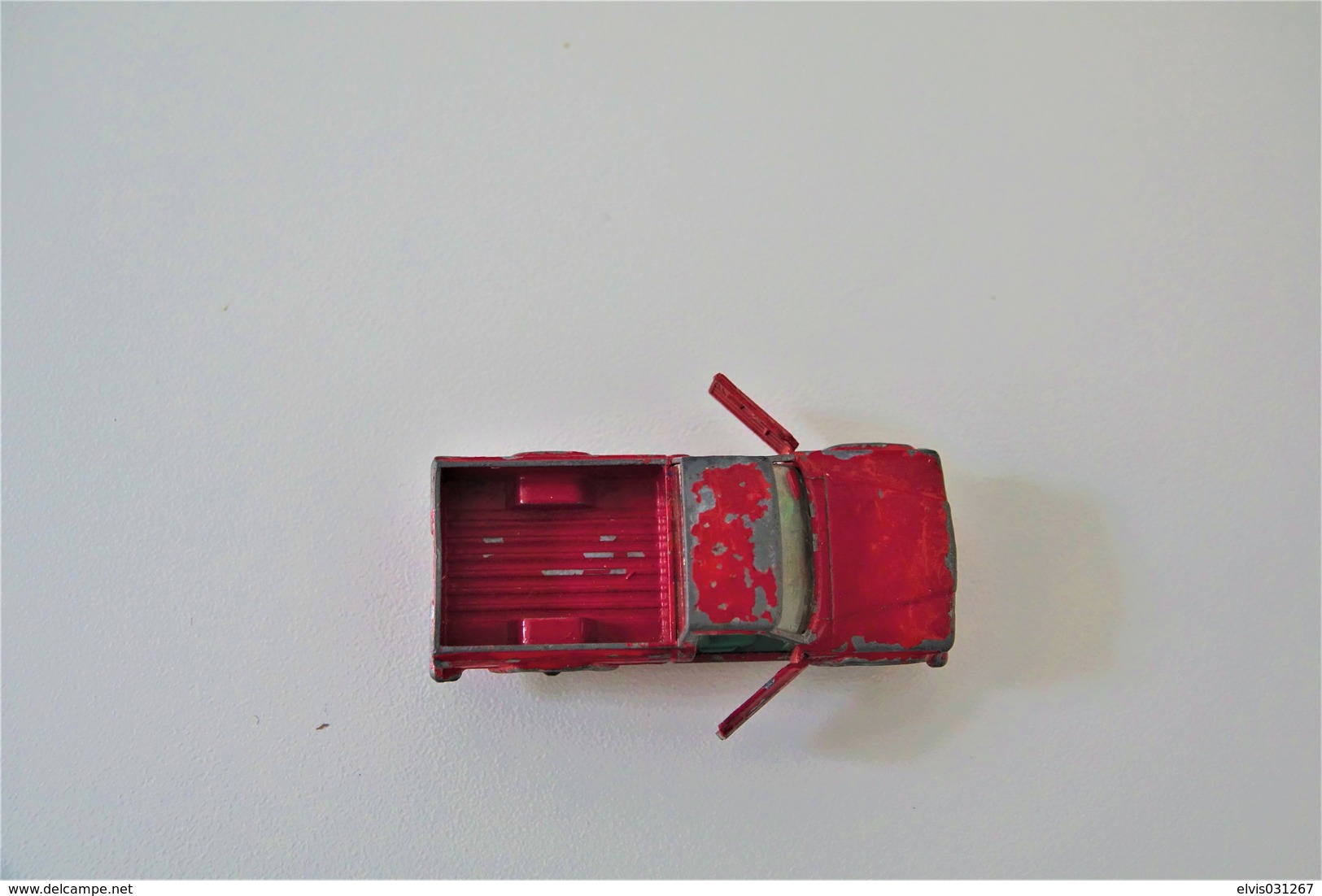 Matchbox Lesney 71B1 JEEP GLADIATOR - Regular Wheels, Issued 1964 - Matchbox