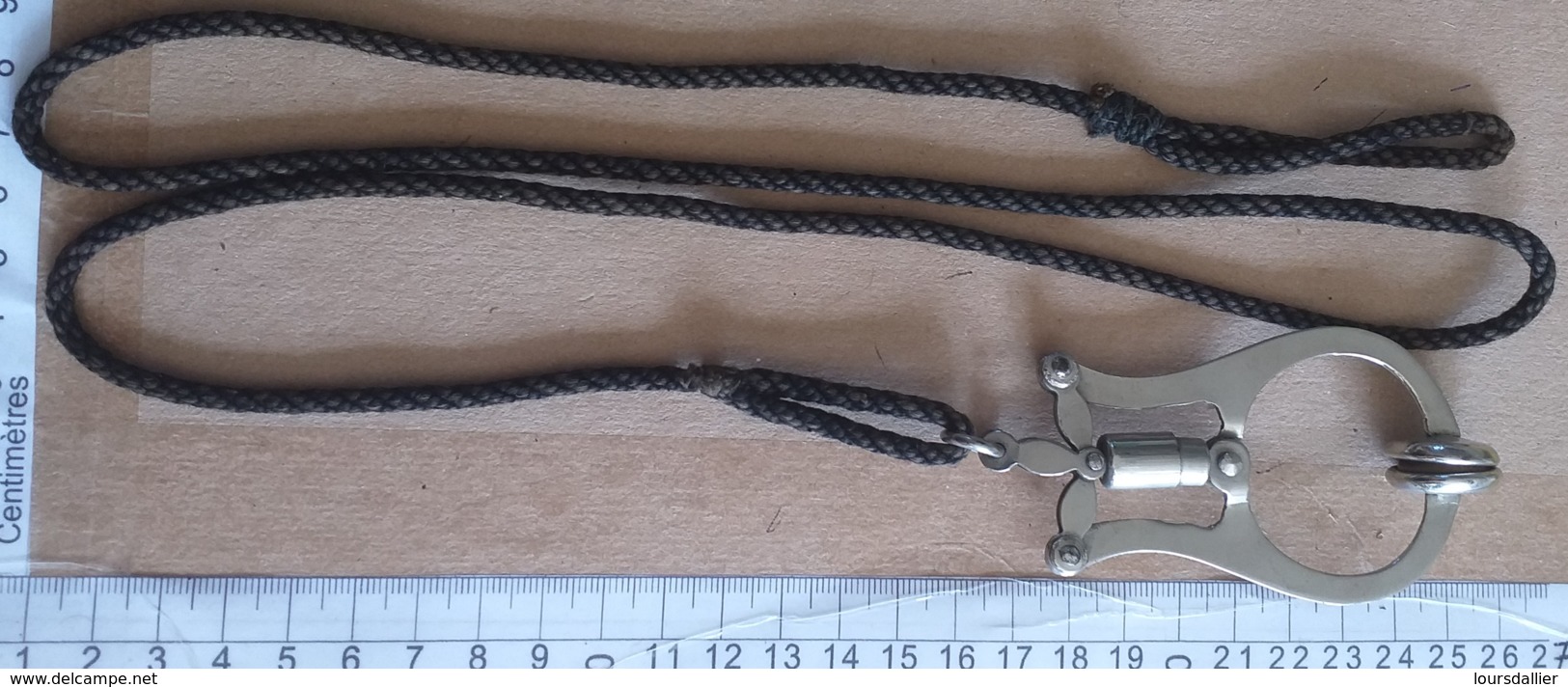 2 PINCES A VETEMENTS ANCIENS SAUTE RUISSEAU - Boutons De Col /de Manchettes