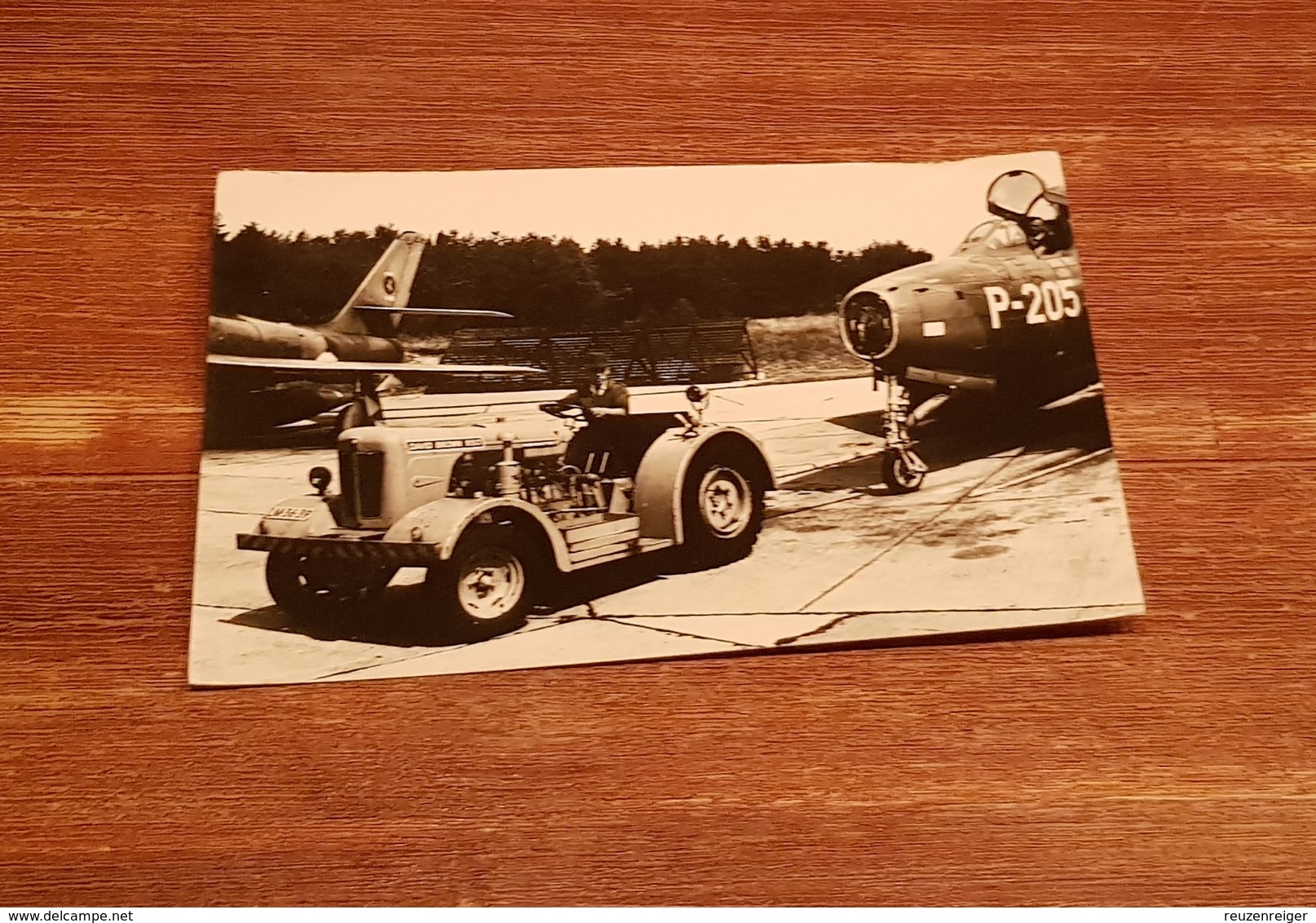 David Brown Aircraft Towing Tractor Royal Netherlands Army - Materiaal