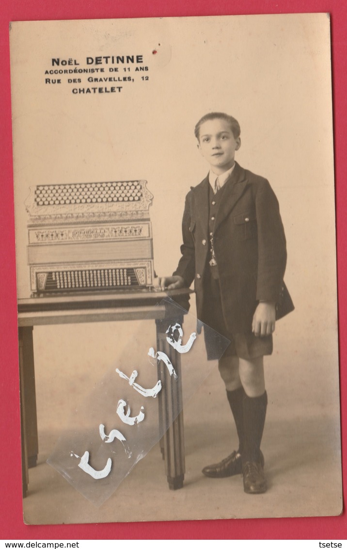 Châtelet - Noël Detinne ...accordéoniste à 11 Ans ... Carte Photo ( Voir Verso ) - Chatelet