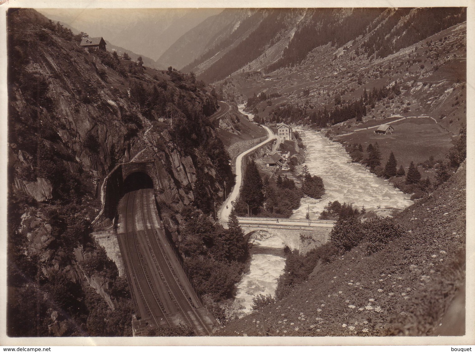 SAVOIE , HAUTE SAVOIE ?? - PHOTO NON SITUEE - LIGNE CHEMIN DE FER AVEC TUNNEL , PONTS , SCIERIE BORD DE RIVIERE - Lieux