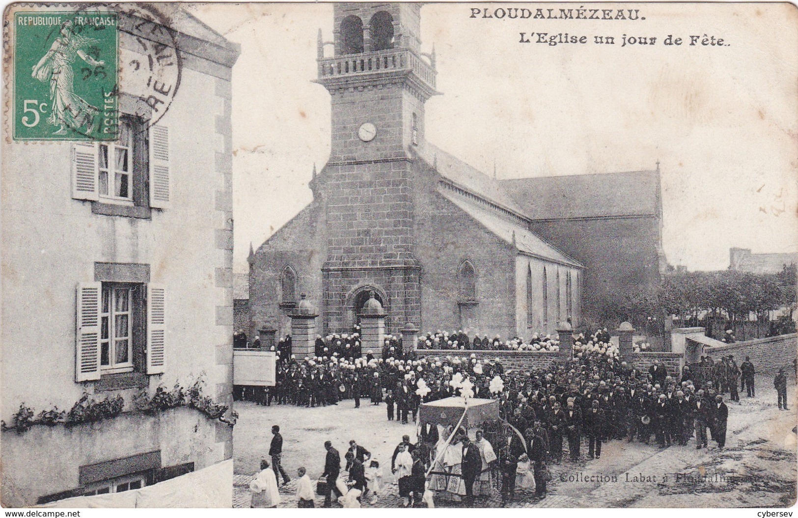 PLOUDALMEZEAU - L'Eglise Un Jour De Fête - Très Animé - Ploudalmézeau