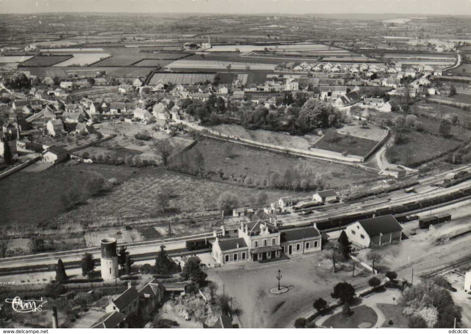 CPSM Grand Format ST AMAND MONTROND (Cher )  Vue Aerienne Sur La Gare Et Orval  RV  Combier - Saint-Amand-Montrond