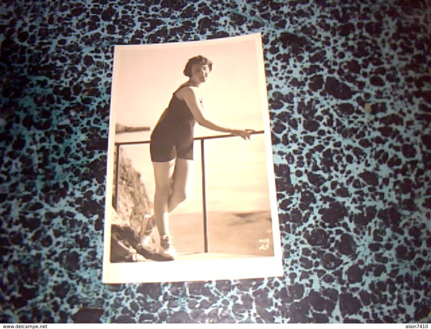 PHOTO  PIN UP En  Tenue De Plage Belle Epoque ESTAMPILLÈ   "410 AN" - Pin-ups