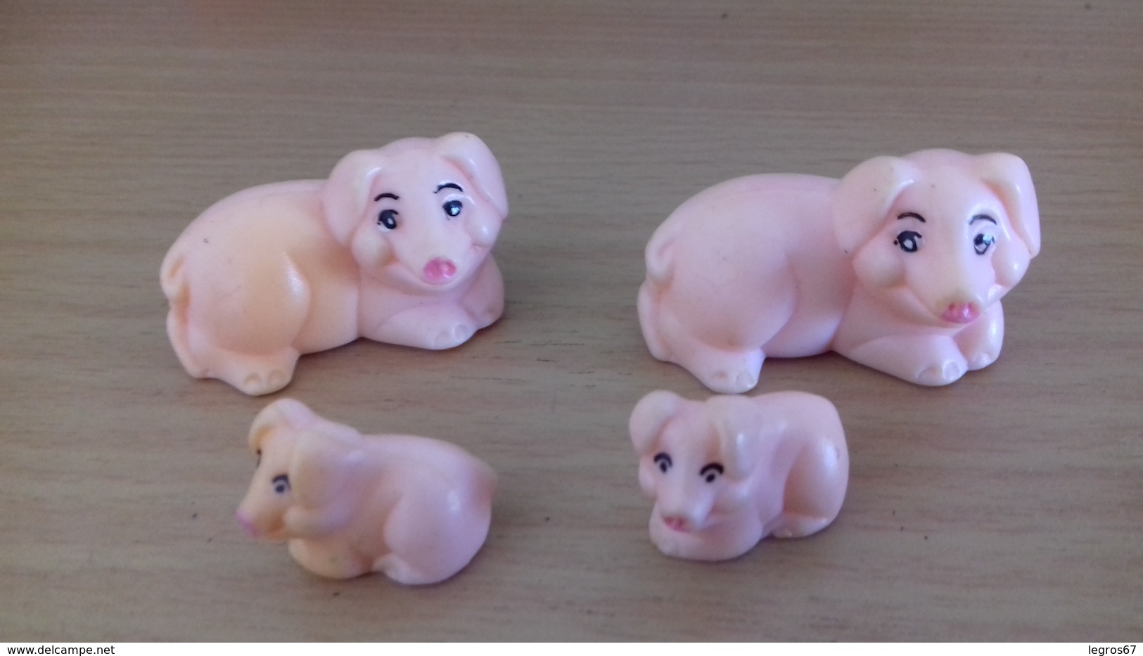 FIGURINE NI FAMILLE 4 COCHONS - Autres & Non Classés