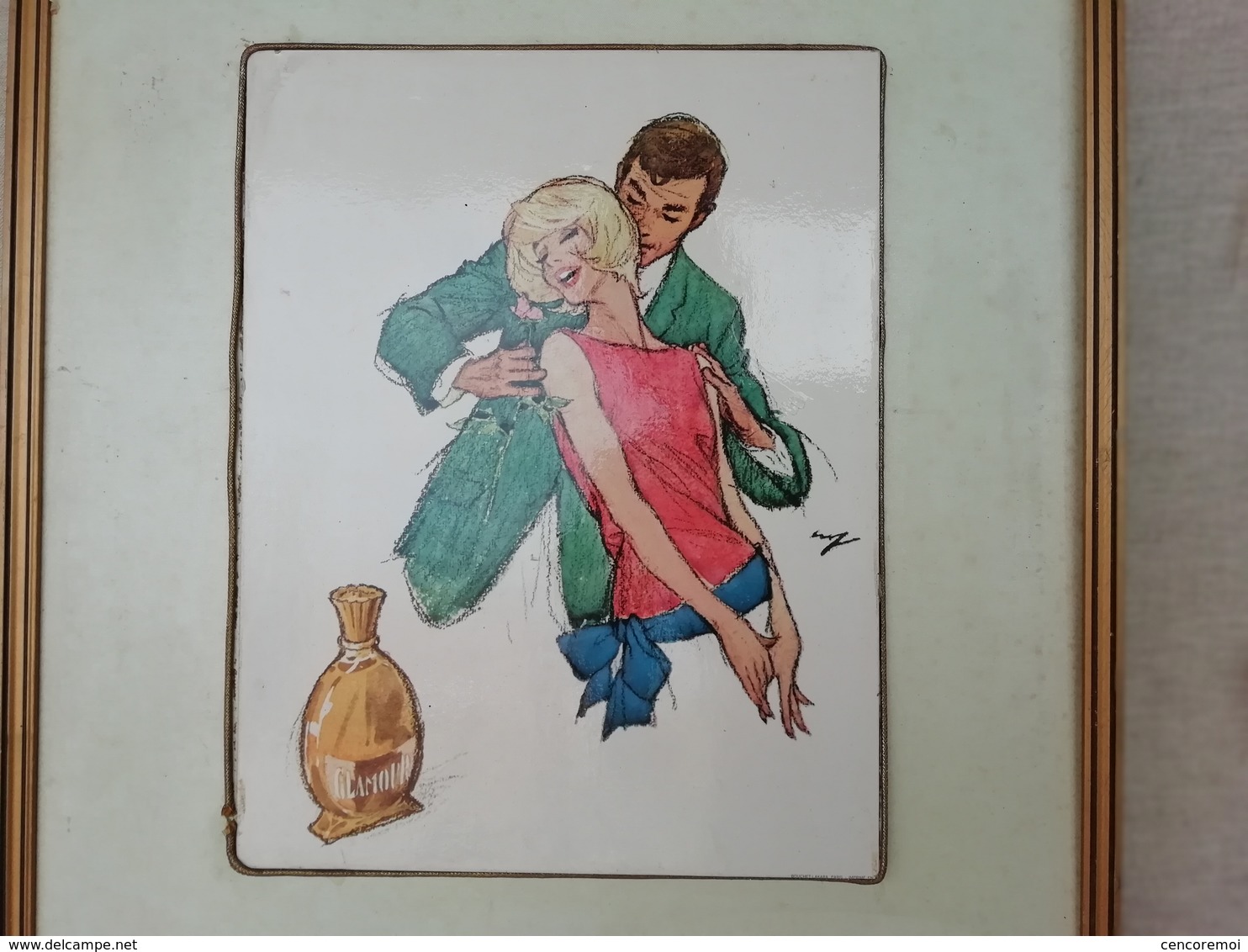 Ancienne Publicité Carton & Glaçoïde Pour Le Parfum Glamour De Bourjois, Grande Plv Encadrée - Plaques En Carton