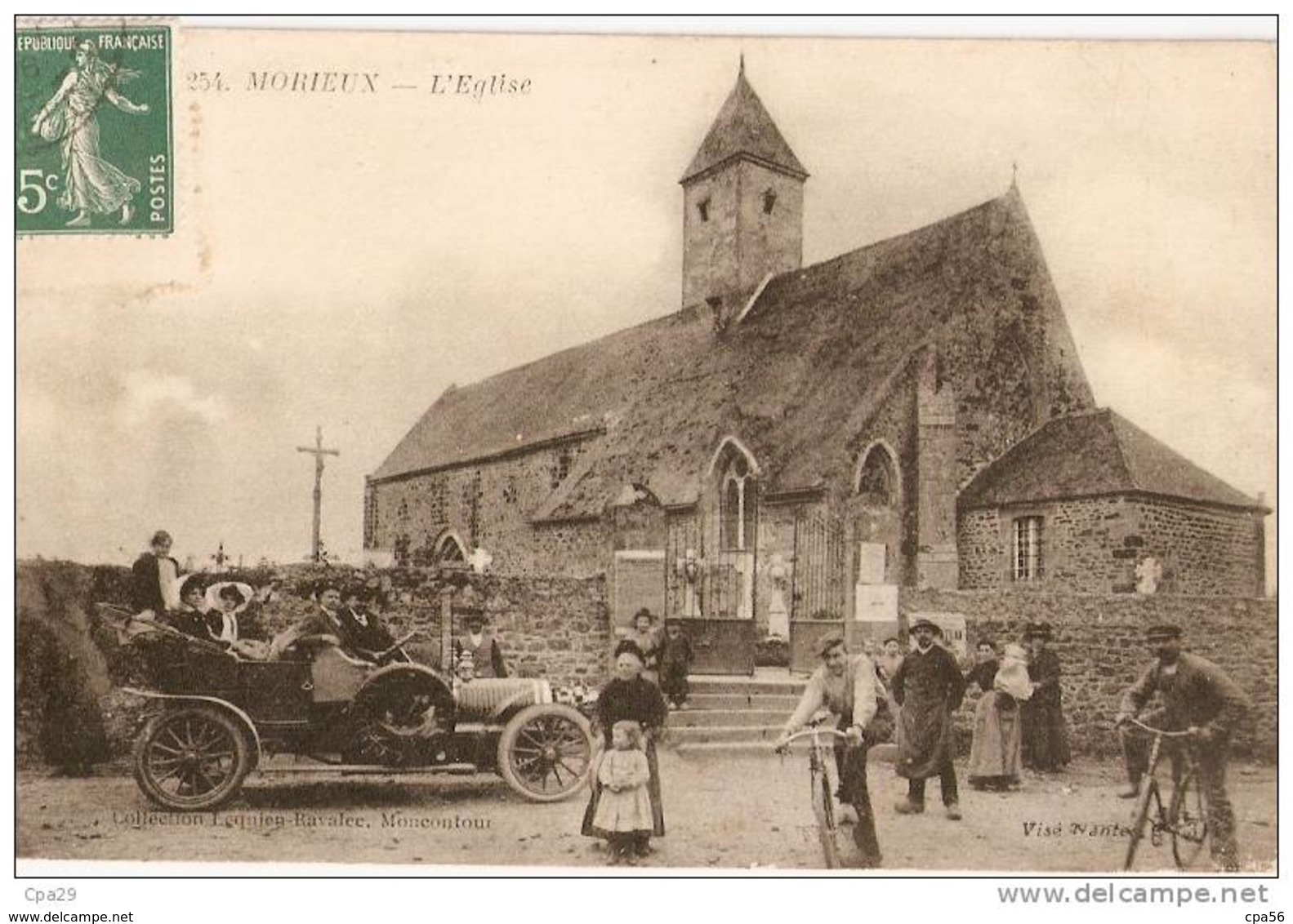 Village De MORIEUX - Automobile - Belle Animation Devant L'église - Morieux