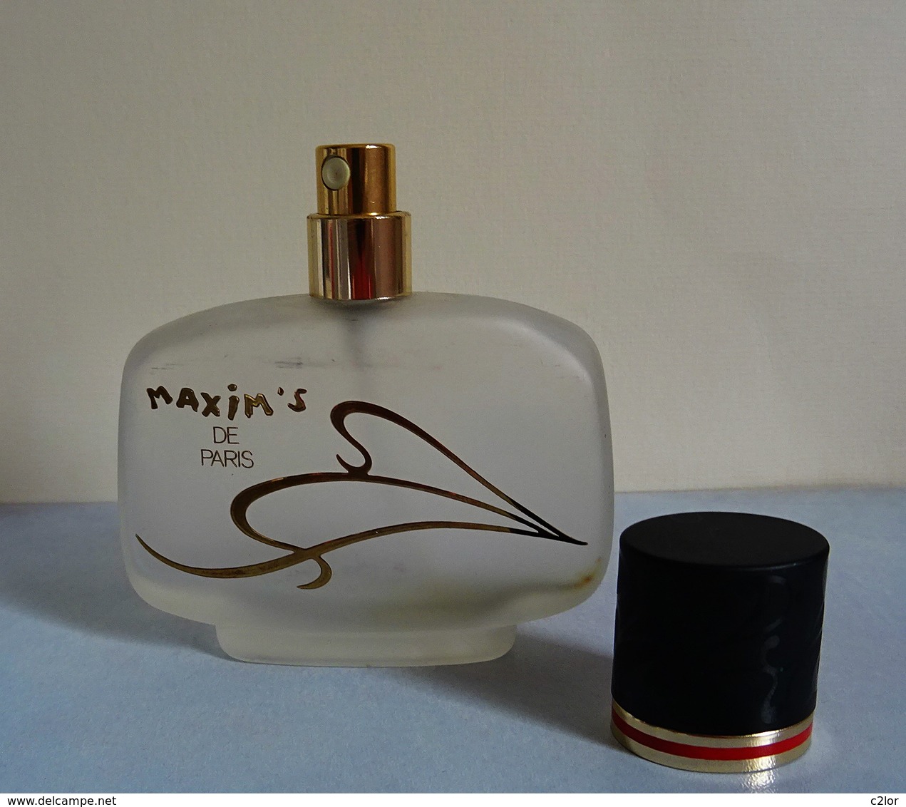 Flacon Vaporisateur  "MAXIM'S De PARIS " Eau De Toilette 50 Ml Pour Collection/décoration - Flacons (vides)