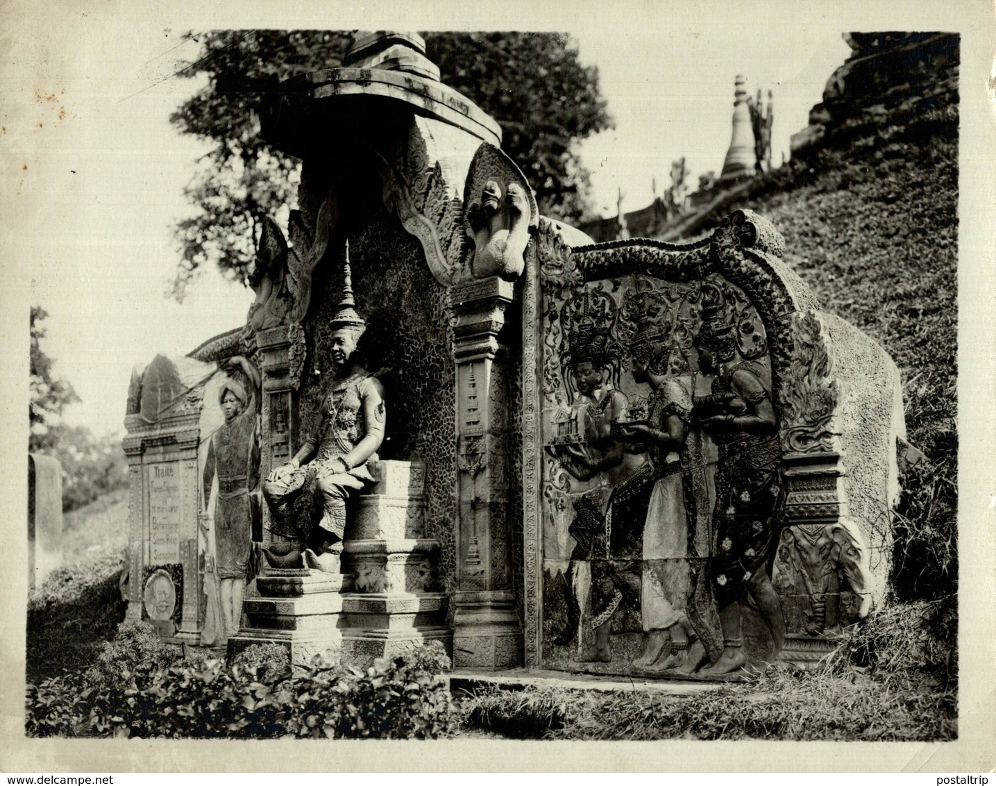 CAMBODIA  CAMBODGE VILLE PHNOM PENH STATUE DE SM SISOWATH DANS LES JARDINS  23*18CM Fonds Victor FORBIN 1864-1947 - Lugares