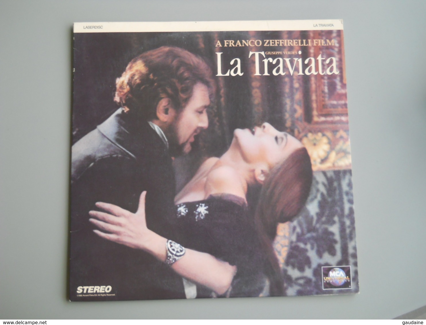 LASERDISC - PAL Italien  - La TRAVIATA - Autres Formats