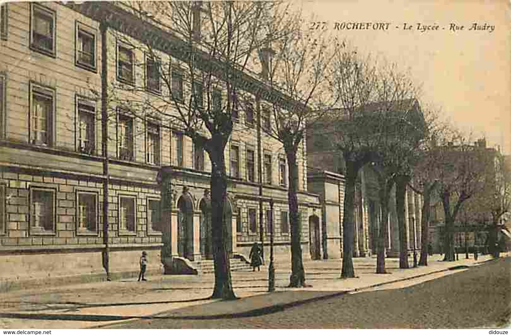 17 - Rochefort Sur Mer - Le Lycée - 
Rue Audry - Animée - Oblitération Ronde De 1922 - Voir Scans Recto-Verso - Rochefort