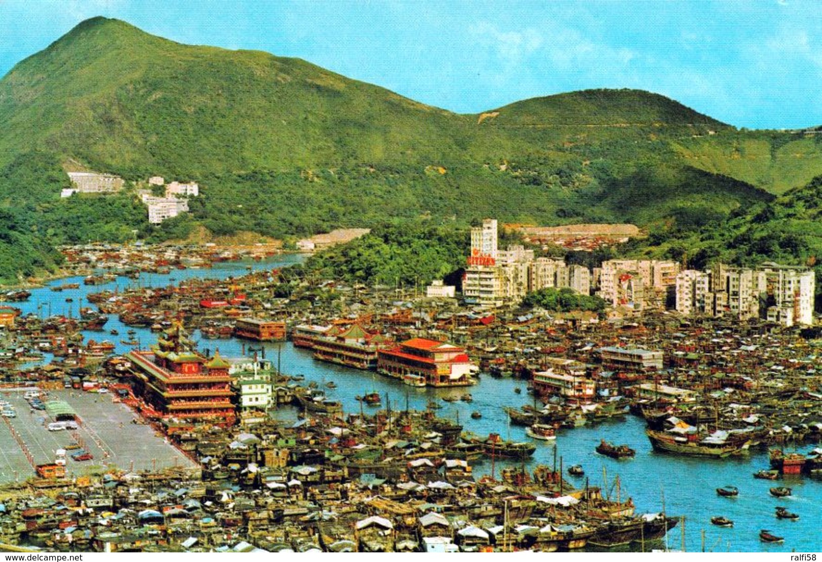1 AK Hongkong * Bird's - Eye View Of  The Famous Fishing Village Of Aberdeen - Luftbildaufnahme * - China (Hong Kong)