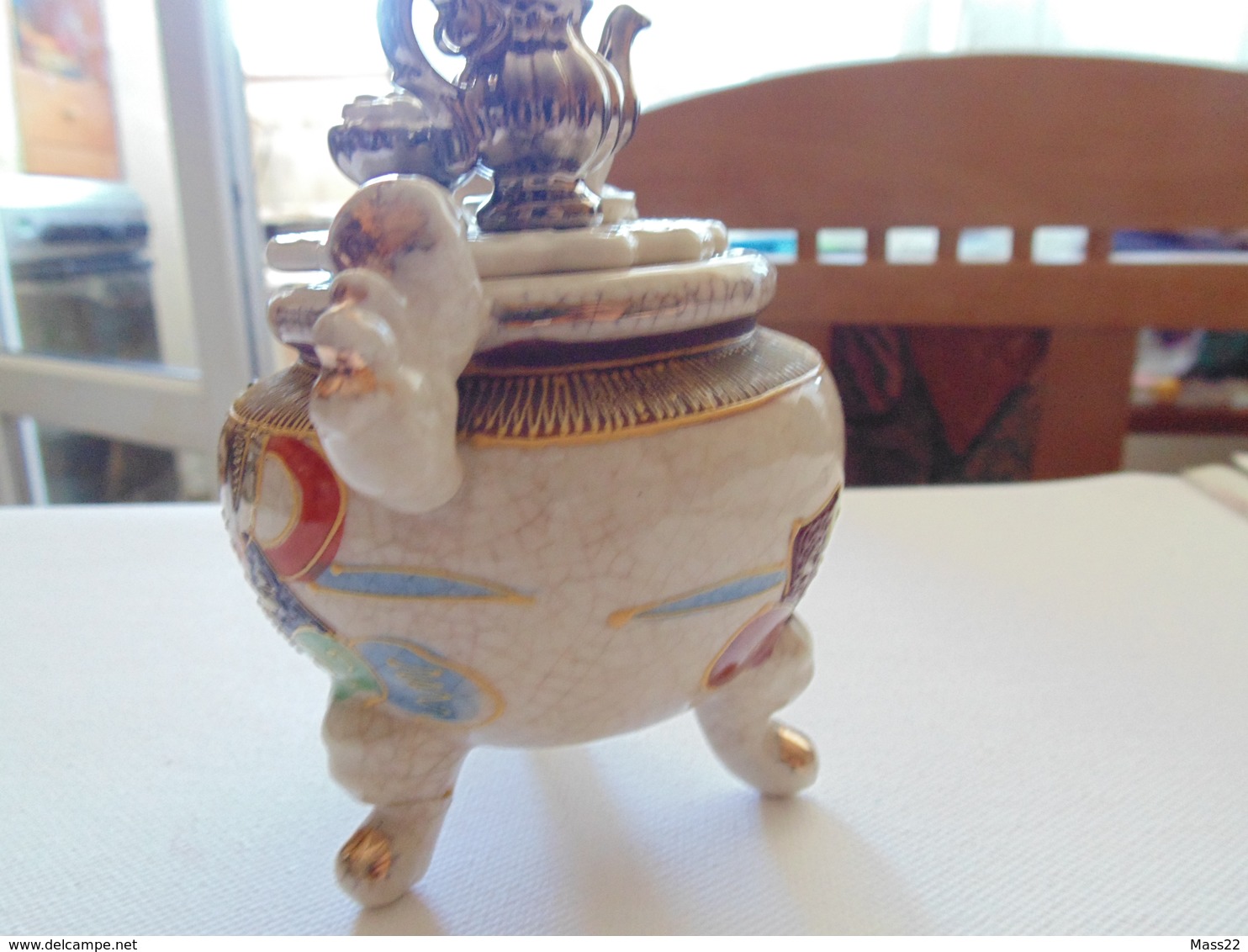 Fine Porcelain Satsuma Three Legs Vessel With One Leg Repaired - Cloches